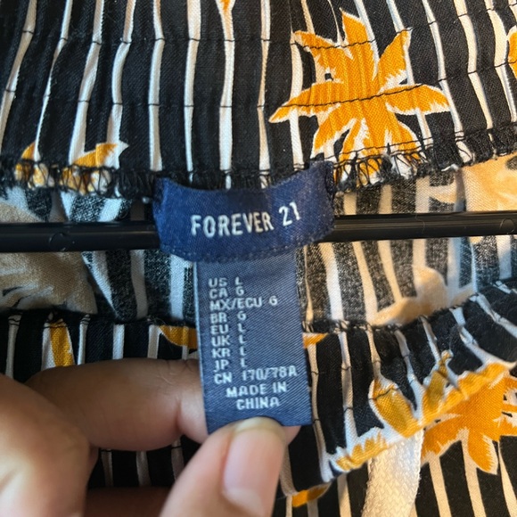 Forever21 striped shorts - Picture 3 of 3